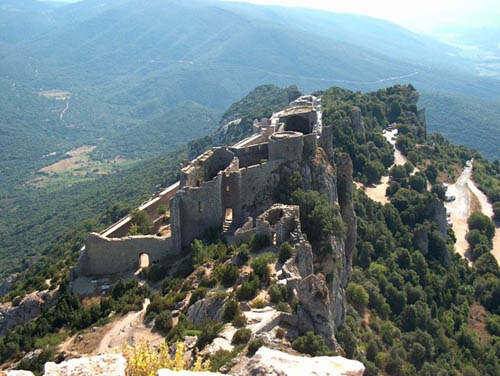 Château de Peyrpertuse - Ruined Cathar Castle in France